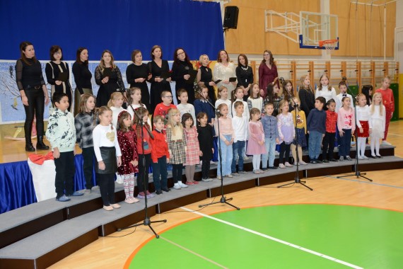 Foto utrinki proslave pred prazniki in državnim praznikom